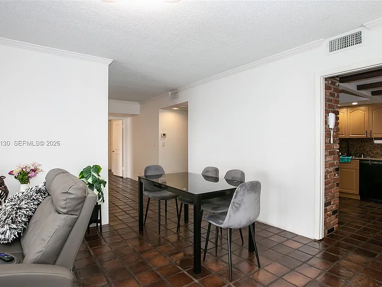 1800 NE 114th St #1207 — Photo 4