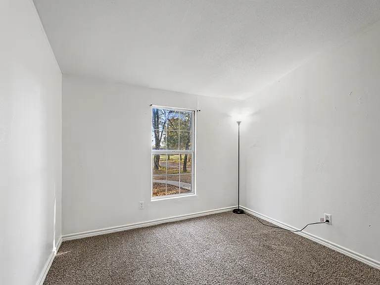 202 Forgotten Ln — Photo 11