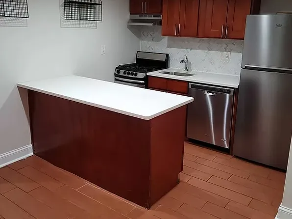 275 Balcom Avenue image 9 of 11