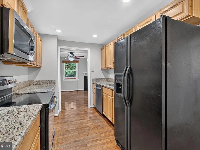 8228 Goldstream Ct — Photo 11
