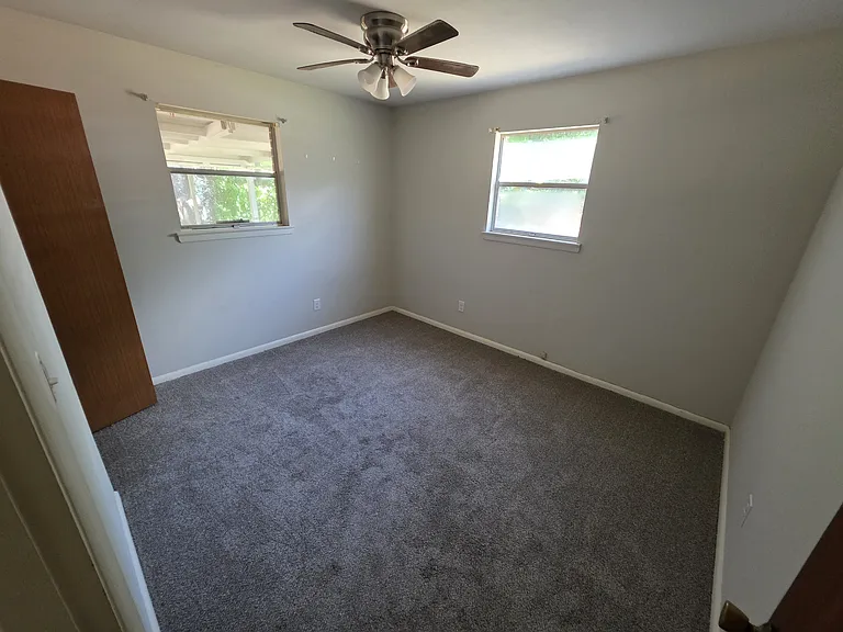 215 Newcastle Dr — Photo 13