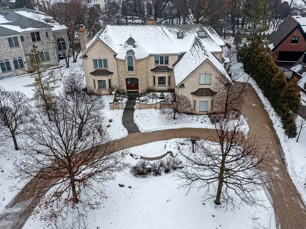 202 Covington Ct, Oak Brook, IL 60523