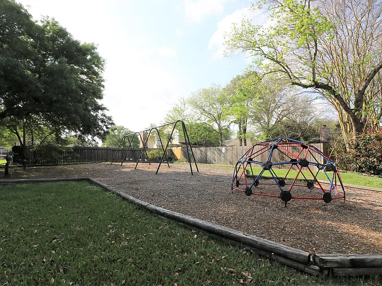 12639 Ashford Hills Dr — Photo 16