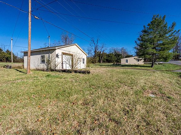 4th image of 1311 English Tavern Rd