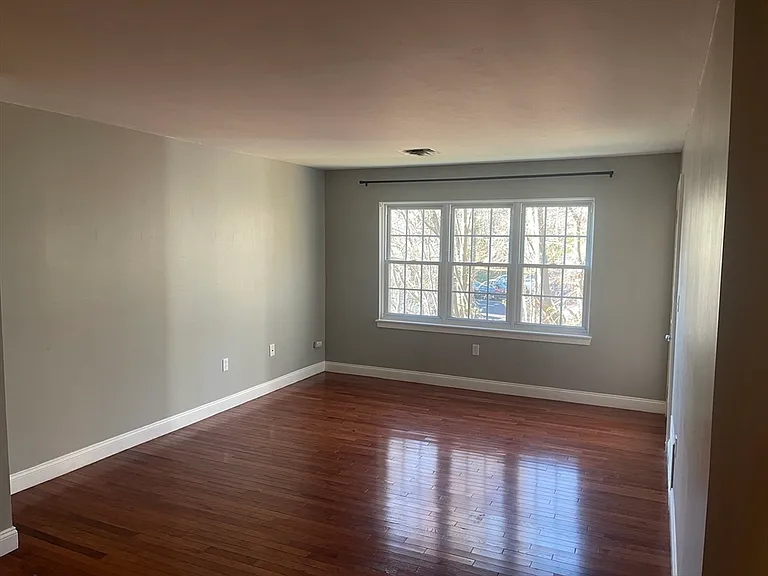 700 Brookside Dr #G — Photo 2