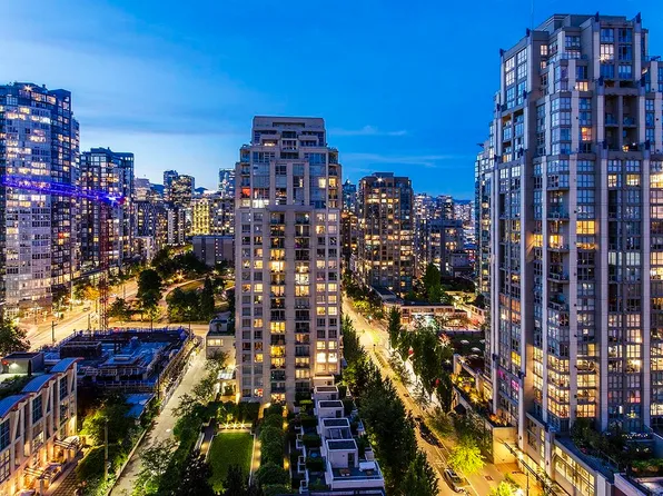 1295 Richards St #2002, Vancouver, BC V6B 1B7