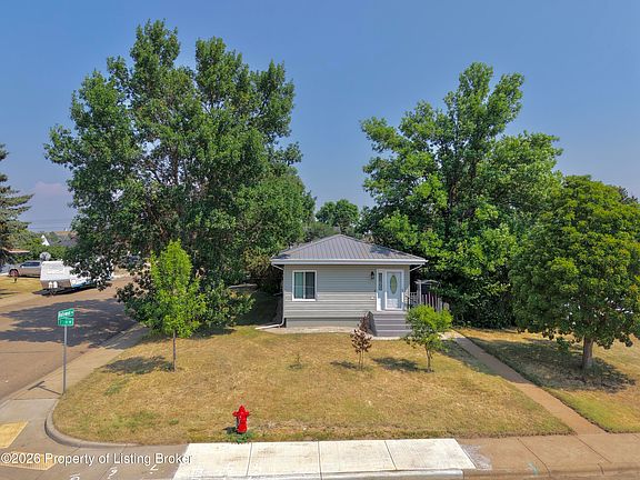 2nd image of 1468 1st St W