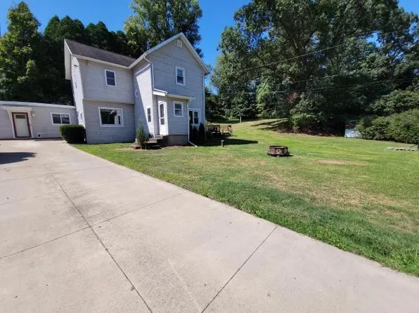 17 Hazel St, Irvine, PA 16329