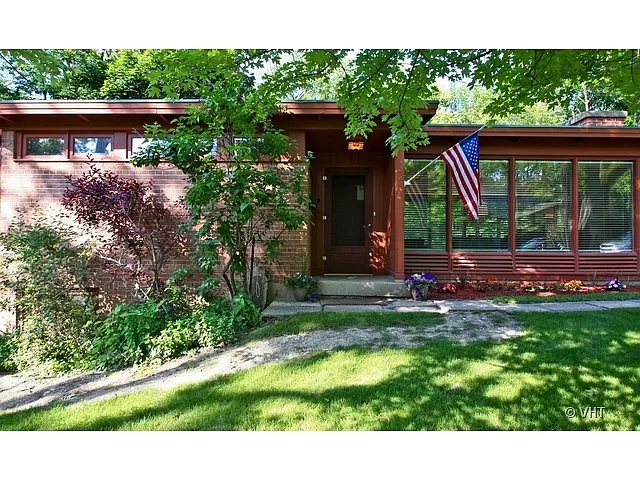 233 Park Ave photo 1