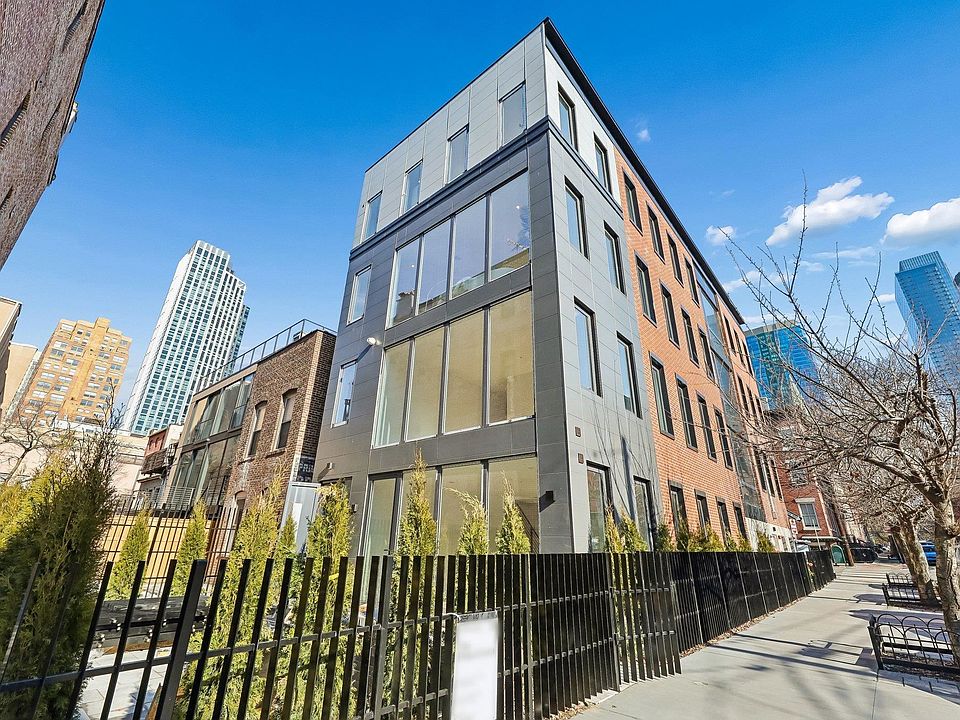 1st image of 215 Warren St #Phc