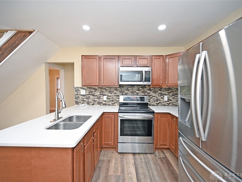 1st image of 64 S Moss Ave