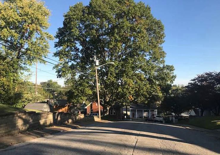 2nd image of 401 Schreeder Ave