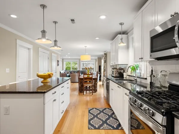 37 Pequossette St #37, Watertown, MA 02472
