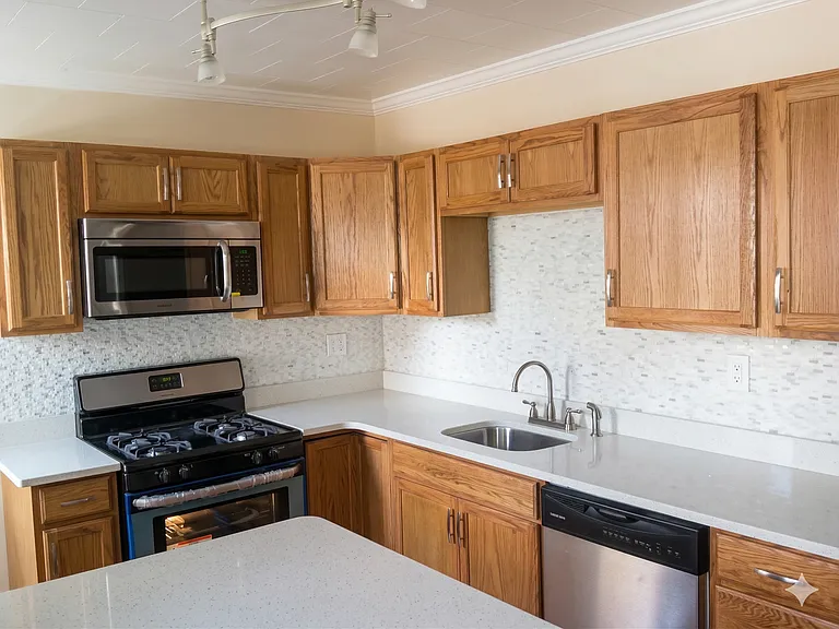 1916 Larkins Way — Photo 2