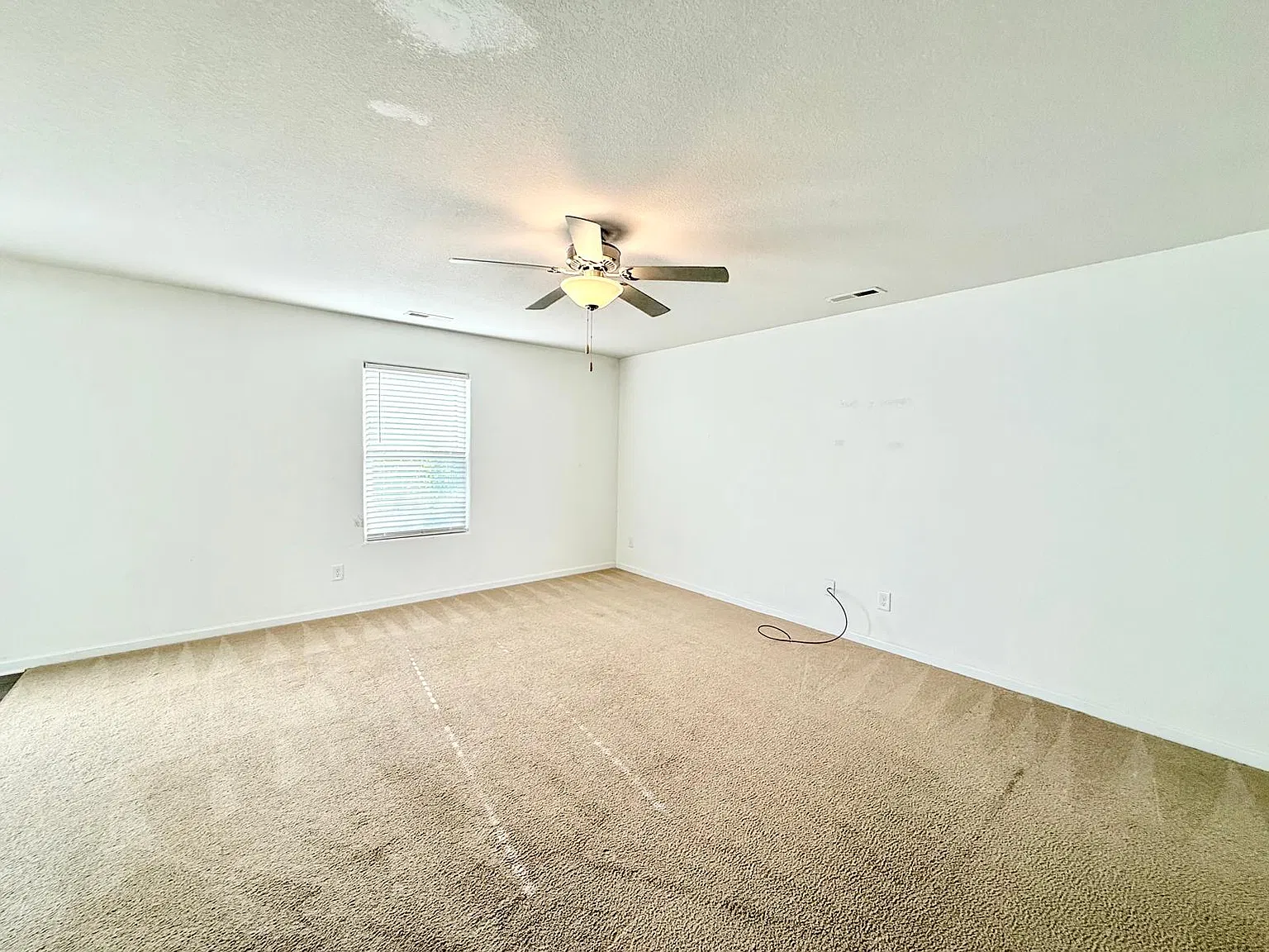 4 bed, 2.5 bath, 1817 sqft, $1,995 — Photo 4