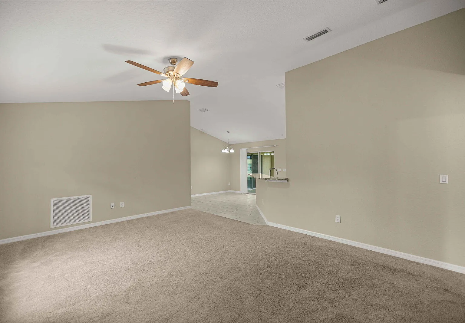 3 bed, 2.0 bath, 1442 sqft, $1,795 — Photo 3