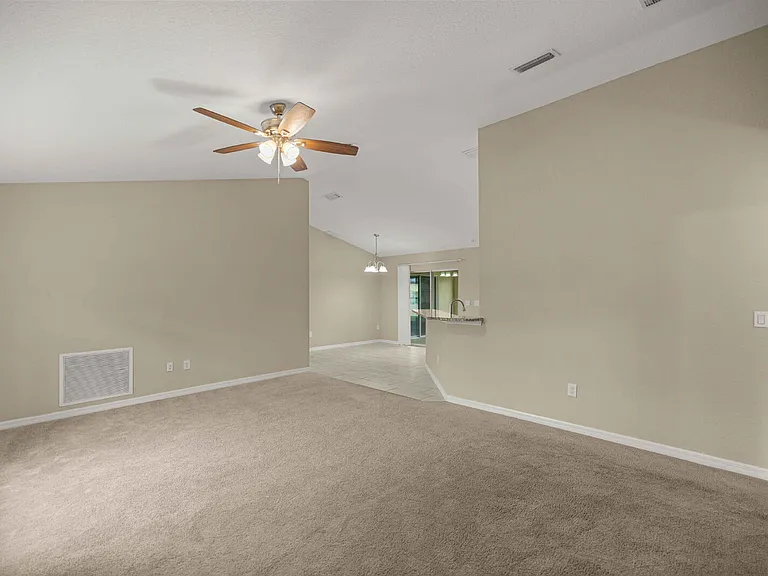 2598 SW 147th Pl — Photo 3