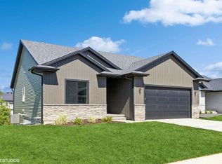 47 Huntington Dr, Iowa City, IA
