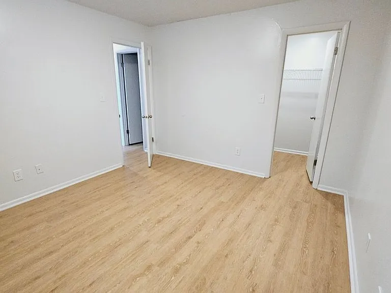 Sugarbush Apartments — Photo 29