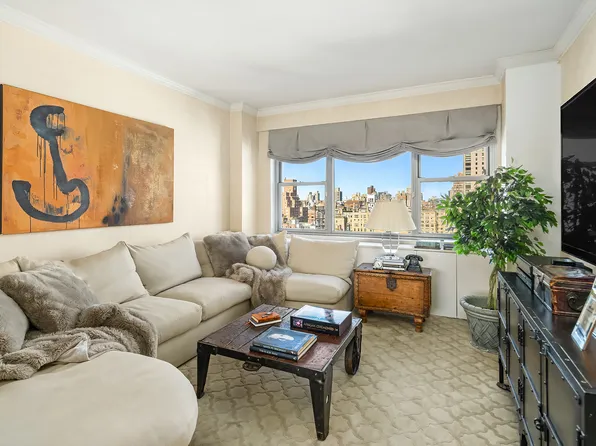 150 East 69th Street image 9 of 14