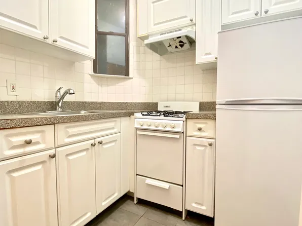 411 East 81st Street image 1 of 17