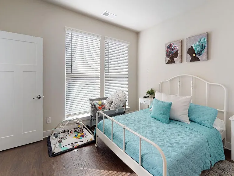 244 Uptown West Dr — Photo 5