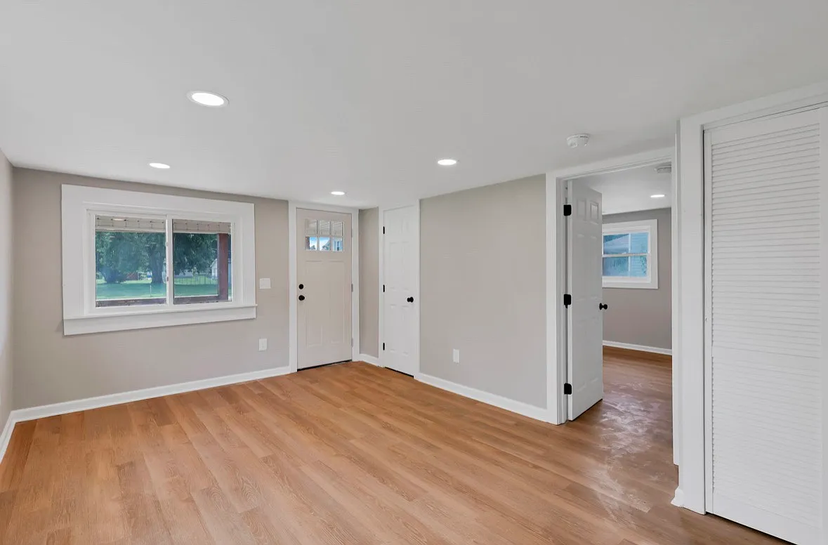 4 bed, 1.5 bath, 1151 sqft, $1,995 — Photo 2