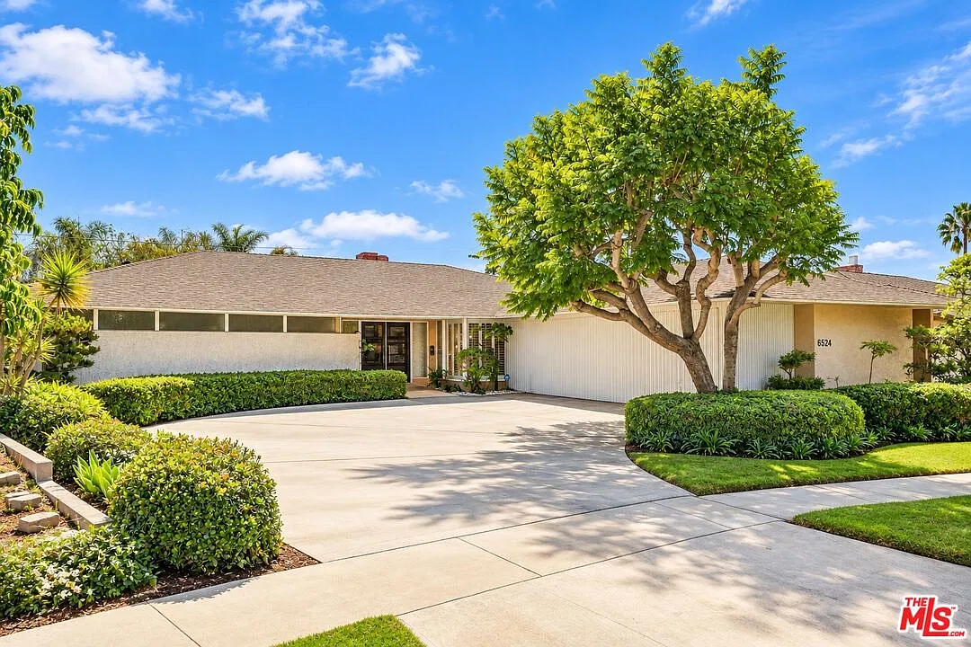 4 bed, 4.0 bath, 3208 sqft, $8,895 — Photo 1