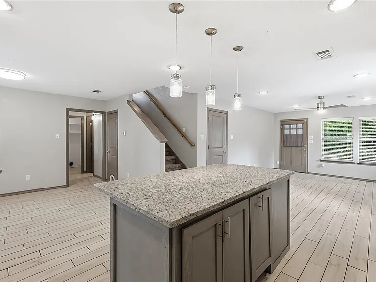 1804 Glenmore Ave — Photo 5