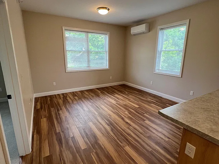 394 Main St #EIGHT — Photo 15