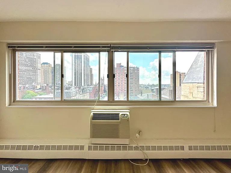 2101-17 Chestnut St #809 — Photo 4