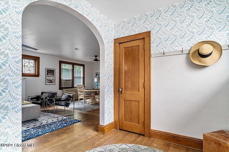 5th image of 80 Eileen Street