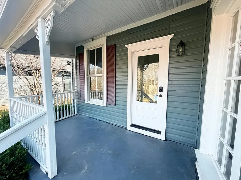 412 W Day St — Photo 3