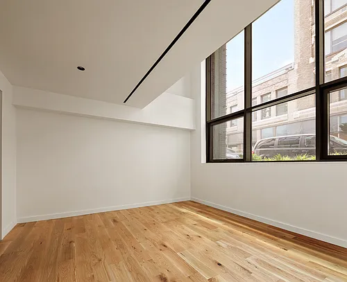 547 W 47th St Photo 1