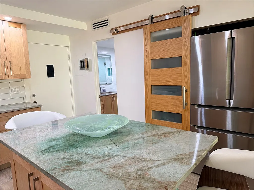 1 bed, 650 sqft, $2,300 — Photo 4