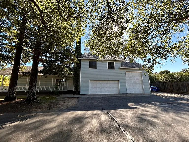 1661 Manzanita Ave — Photo 2
