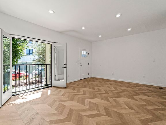 2nd image of 1233 N Citrus Ave #1233