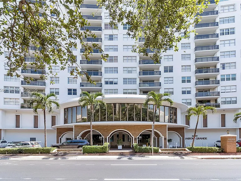 6039 Collins Ave #934 — Photo 20