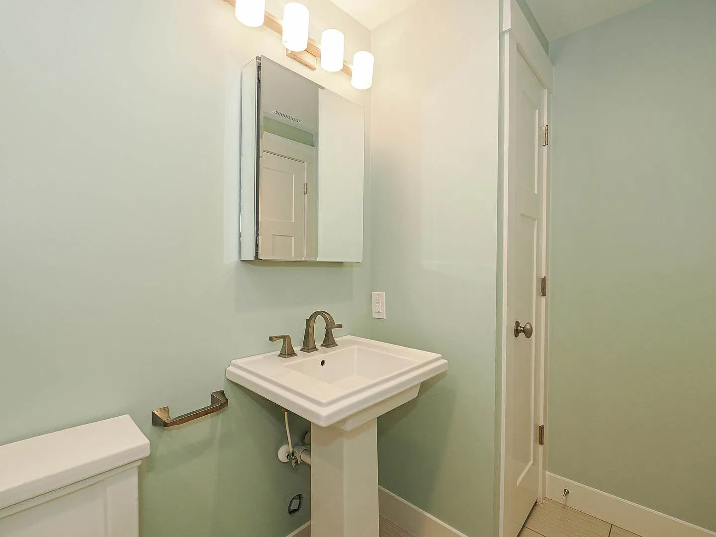 American Fork 6 bedroom, 3 bathroom home — Photo 2