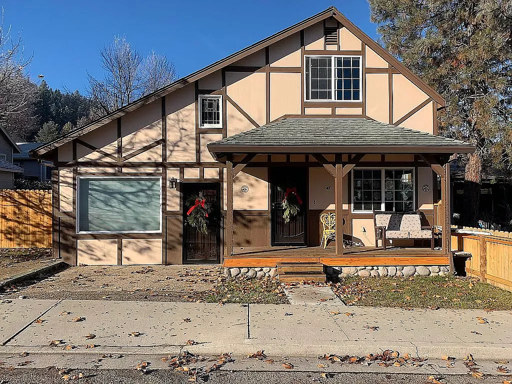 4 bed, 3.5 bath, 2208 sqft, $2,400 — Photo 1