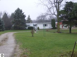 9752 E Fremont Rd, Shepherd, MI 48883