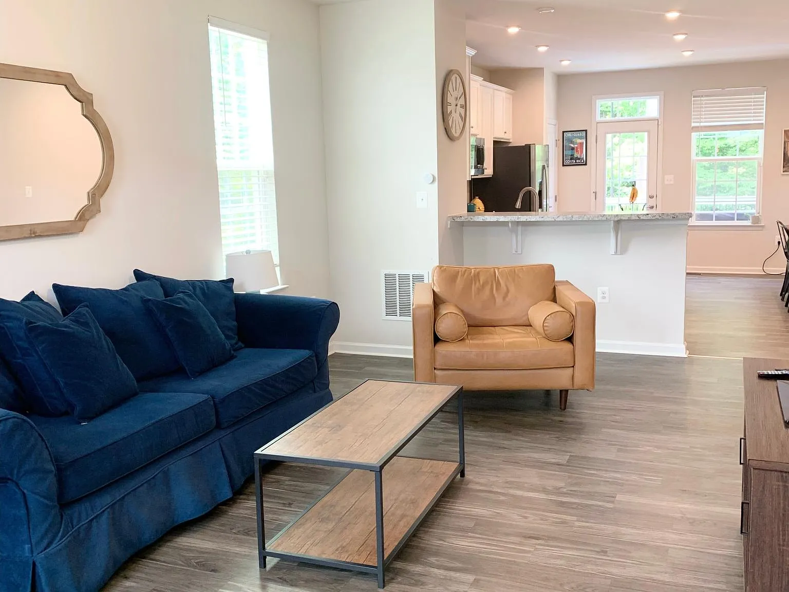 3 bed, 1892 sqft, $2,500 — Photo 2