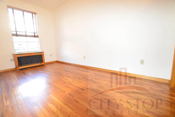 Rented by City Stop Realty | media 7