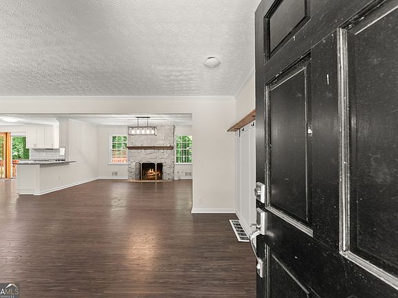 4th image of 20 Pine Lake Dr