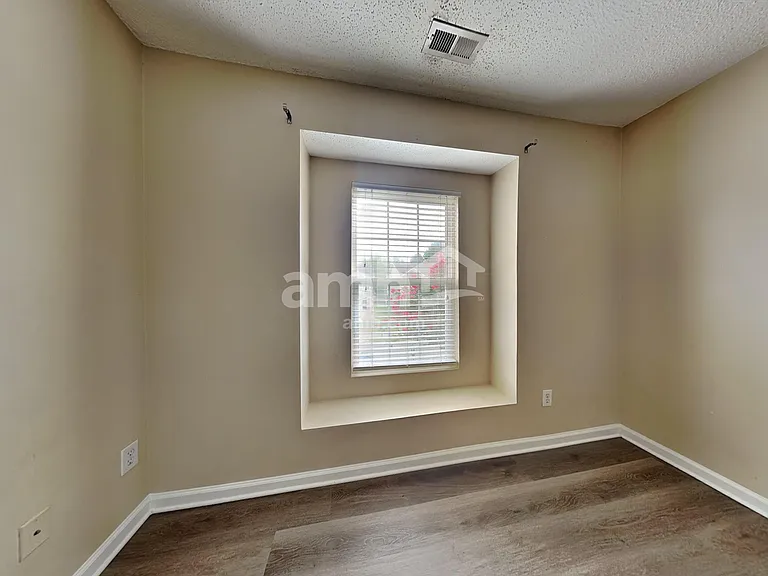 1053 Kings Mountain Ln — Photo 14