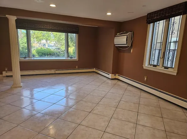 17-02 Clintonville Street image 5 of 16