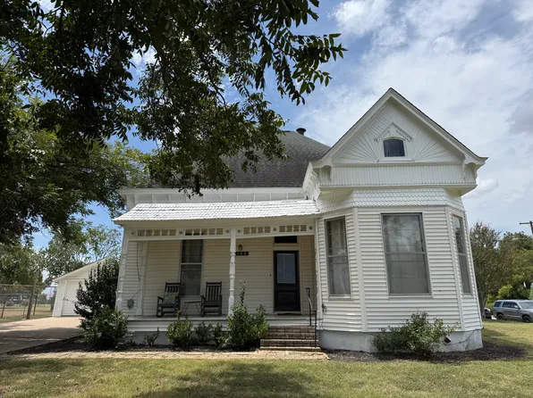1100 Symes St, Taylor, TX 76574