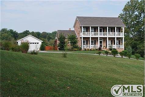 1st image of 960 Gravel Ln
