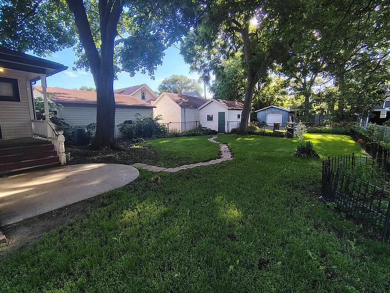 1427 Northrock Ct — Photo 2
