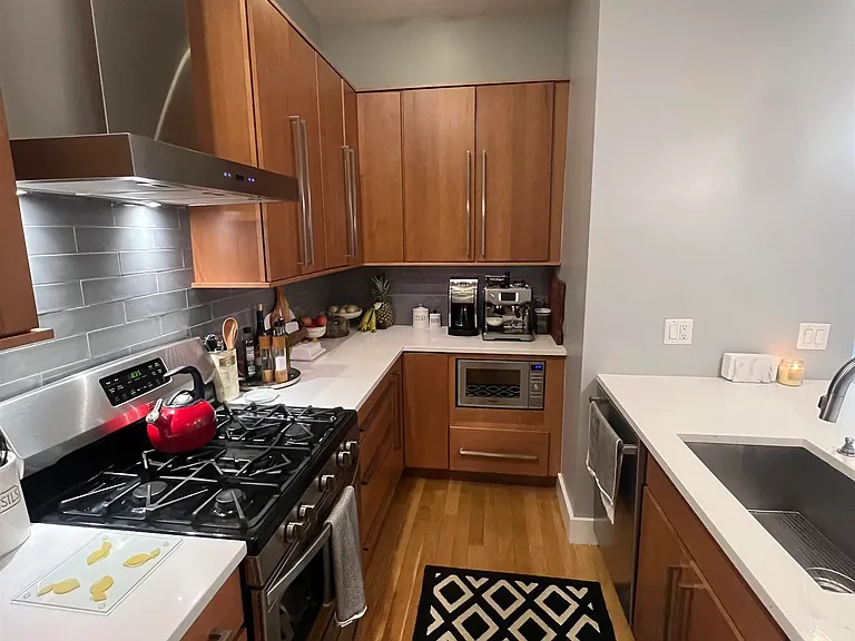 146 Hancock Ave #1 — Photo 4